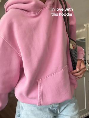 this pink!!! this is actually the best hoodie ever & perfect for fall! #oversizedhoodie #hoodieoutfits #hatanthoodie #barreljeansoutfit #falloutfits #fallfashion #fallootd 