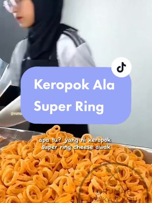 Stok mengunyah gais, keropok ala² super ring yang viral tu kan..Tapi yang ni diperbuat daripada bawang, tepung dan serbuk cheese yang banyak..Buat stok untuk raya haji ni korang, ngam👍🏼 lagi stok mengunyah untuk raya haji disini 👉🏼@Rumah Makan You @Rumah Makan You @Rumah Makan You #keropok #keropokviral #snacksuperring #keropoksuperring #jajan #jajantiktok #kudapan #kunyahkunyah #kerepek #kerepekviral #myfuntasticpayday #rumahmakanyou 