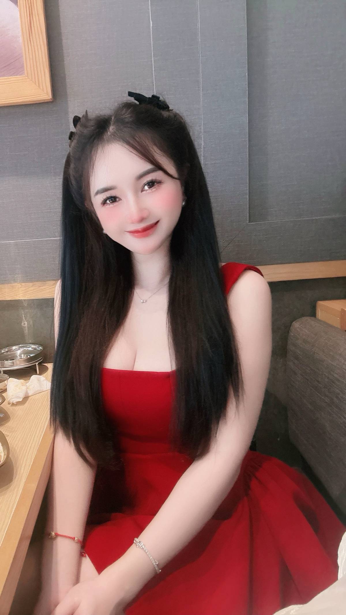 "Điểm yếu của em là gì?" Em nhạy cảm quá. Những điều nhỏ nhặt làm em tổn thương.. "Điểm mạnh của em là gì" Những điều nhỏ nhặt cũng làm em hạnh phúc. #hamii 