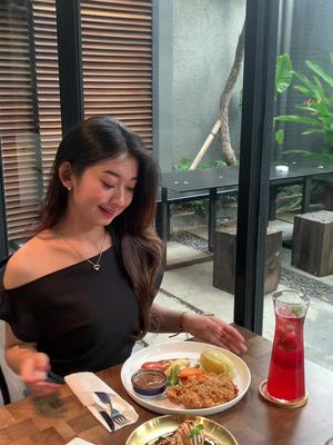 Membalas @ssss dipake kondangan cakep sih ini tinggal pake rok lilit😍🕊 #ootd #ootdfashion #outfit #outfitideas #inspirasioutfit 