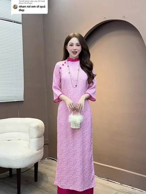 Trả lời @Cô Huệ Khoa Sư Phạm siêu phẩm áo dài thiết kế mới cập bến nhà Crazyteen 💗 #TiecThoiTrend #GocLamDep #thoitrangnu #quanao #SaleLuongVe #TikTokShopVN #ChotDonTikTok #Crazyteen #thoitrang #xuhuong  #muataitiktok #sieuhoicreator #TikTokShop #muataitiktokshop