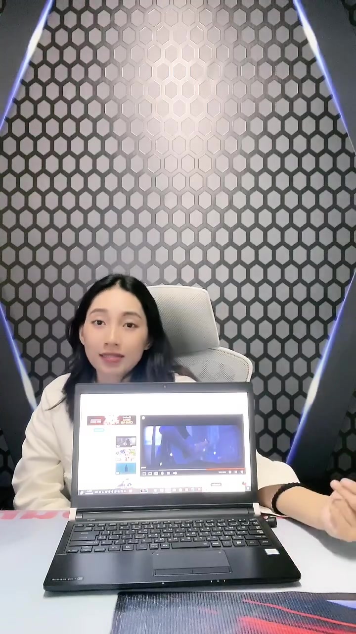 Toshiba Dynabook R73 13.3 inches core i5 6th GEN 8GB RAM 256GB SSD