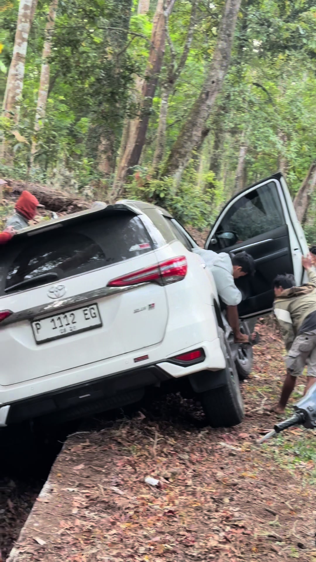 kronolginya mistis gess,aku percaya gak percaya tapi beneran🥹,bukan cuma 1orang yg liat tapi yg gak tidur dimobil keliatan jelassssss banget🥹#fyp #viral #trending #nickysya #fakesituation⚠️ 