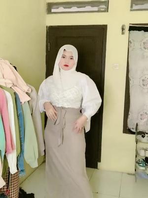 Hils yang aku pake ada di keranjang kuning 