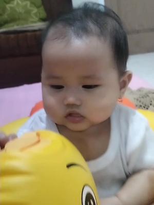 walau sampe jungkir balik bebek satu ini setia menemani uwin😆 #fyp #CapCut 