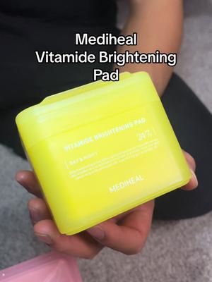 the vitamide brightening pads contain niacinamide, sea buckthorn and 7 sources of essential vitamins. they’re super stretchy and would fit well anywhere on your face #mediheal #medihealtonerpads #koreanskincare #kskincare