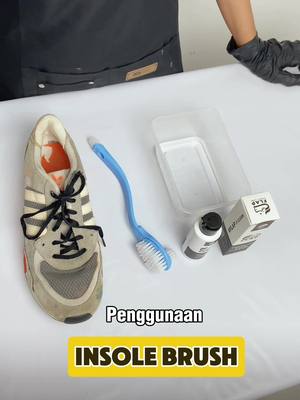Shoes cleaning penggunaan insole brush 🧐 #fyp #shoescleaning #insole #insolebrush #flapshoescare #FLAPitclean #shoestyles #sneakers