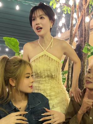 Có hẹn với mấy chị 