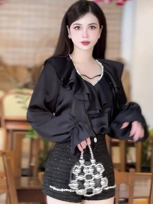 Hôm nay xuống phố nhẹ nhàng, ngày mai xuống phố hẹn chàng đi chơi 🥰 #xuhuong #setdep #lyna_vaythietke