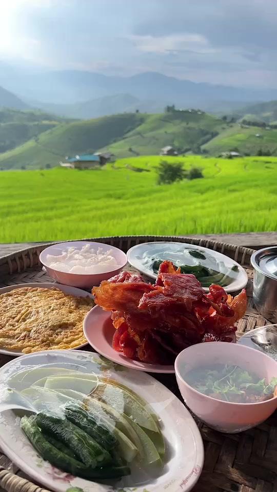 มีหมูสวรรค์ไปทุกที่ก็อุ่นใจ💚🌾🌿#โกดังหมูหวานคุณอรุณรุ่ง #ป่าบงเปียง #นาขั้นบันได #เที่ยวหน้าฝน #หมูสวรรค์ #หมูฝอย #เชียงใหม่ 