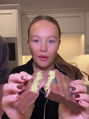 Best thing ive ever ate WOW  #dubaichocolate #viralchocolate #fyp #foryoupage 