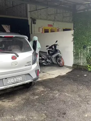 Cer teka moto apa 🫣 tekan bag kuning usya sikit sticker mana thu minat 🥹👍🏻#tiktokpelitfyp #tpaitrbng_ #budakvideoofficial #rempit #motomoto #foryou 