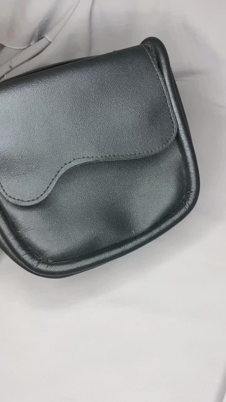 Tas simple bisa di bawah kemana aja yah #tas #taswanita #selempangwanita #slingbagcasual 