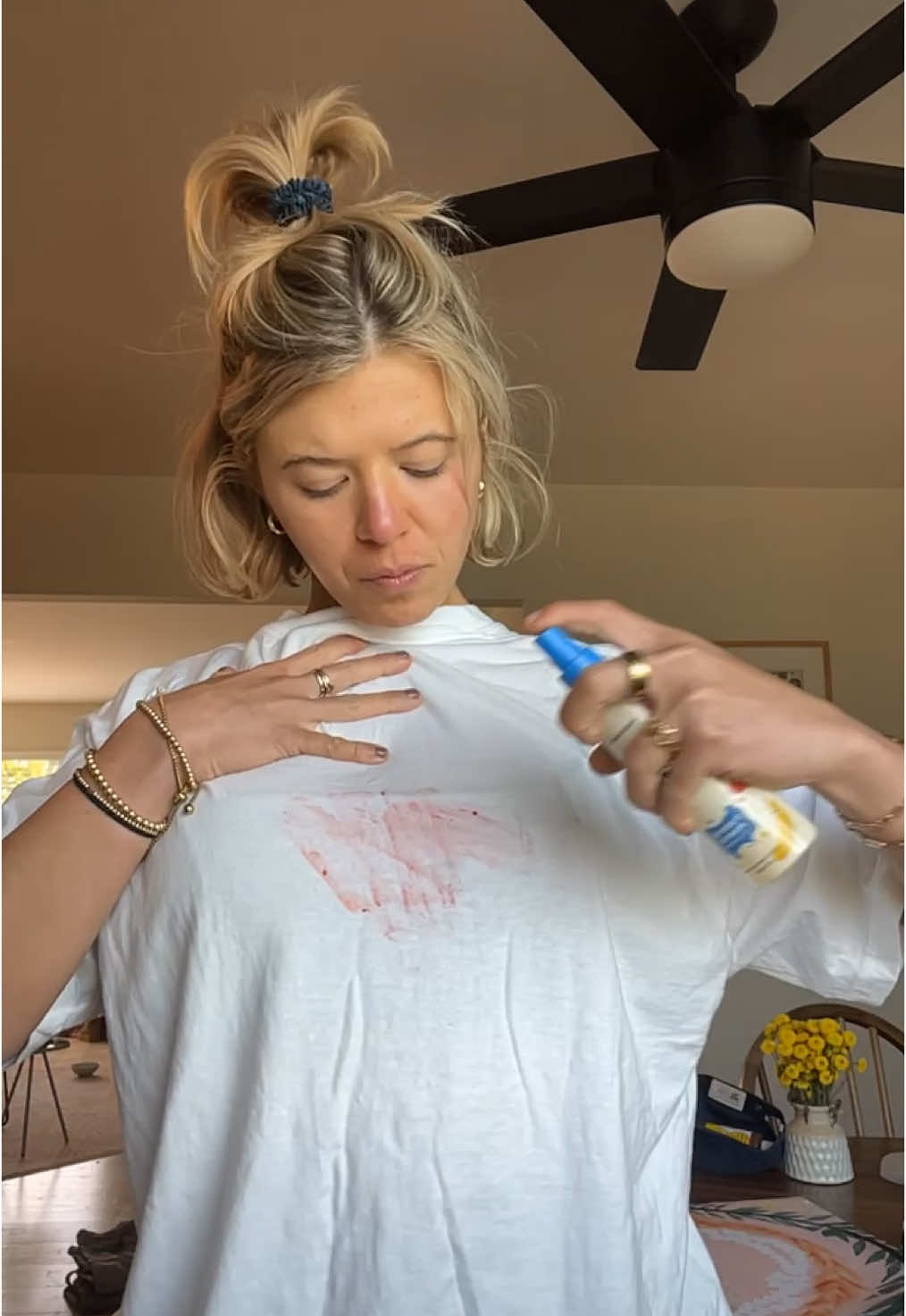 Gone in seconds da heck #messyeater #messytiktok #messytok #stain #stainremover #stainremoval #stains #fyp #tiktokshop 