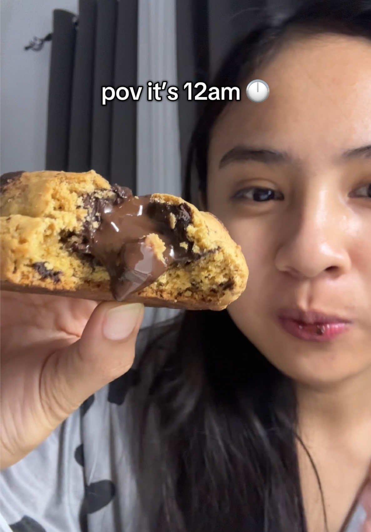pov it’s 12am and you can’t control your hunger #cookie #dripandbitescookies #cookies #asmr 