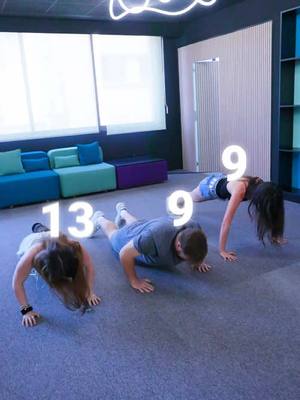 ¿Quien hace más flexiones? Abby VS RoRo VS Ibai