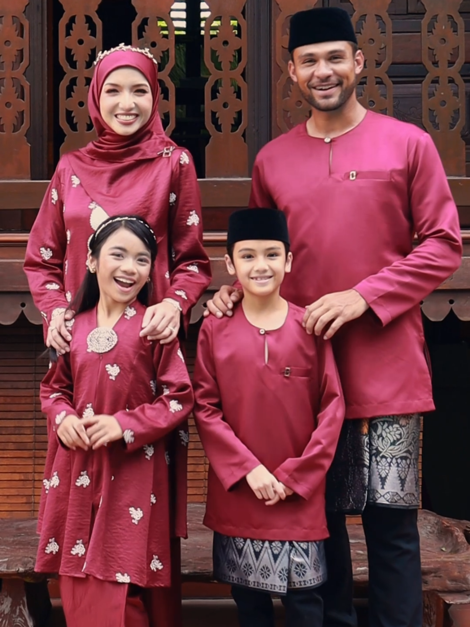 Riau Kebaya Mikayla x Kurta Maliq 😍 Today Release ‼️ Koleksi baju raya family release lagi guys 🤩  Kalini dengan design dan material yang baru sangat cantik dan lawa 😘 Matchingkan dengan kurta yang segak lagi bergaya ni memang ngam sangat buat pakai raya nanti😭 Jom grab harini sebab harga tengah promo kalini ..nak jimat? Moh la kita grab sekarang  🫶🏻 #fyp #mewahexclusive #tiktokshopmalaysia #tiktokshop #bajukurung #kurta #bajukurungraya #kurtaraya #bajukurungrayaviral #kurtaviral #bajuraya #bajuraya2025 #bajurayaviral #kurungironless #kurungtakpayahiron #kurungtakpayahgosok #kurungviral #kurungviraltiktok #kurungmuslimah #raya #raya2025 #setsedondon #setsedondonibudananak #setsedondonraya