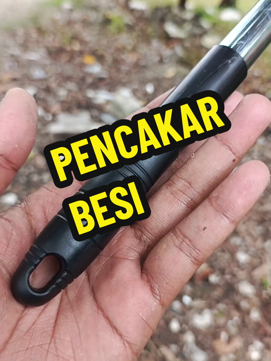 Mudah nak simpan dan tahan lama, kadang bila pakai yang plastik kita ni jenis ganas jadi mudah patah🤣