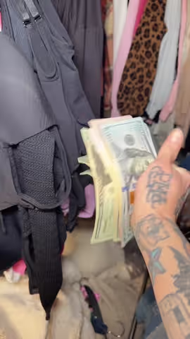 My closet was stressing me out so I turned it into money instead 😅 This is how I declutter without feeling guilty — I just fill this bag and get paid when my clothes sell. #closetcleanout #sidehustle #extramoney #organization #TikTokCreatorSearchInsightsIncentive @ThredUp Inc 