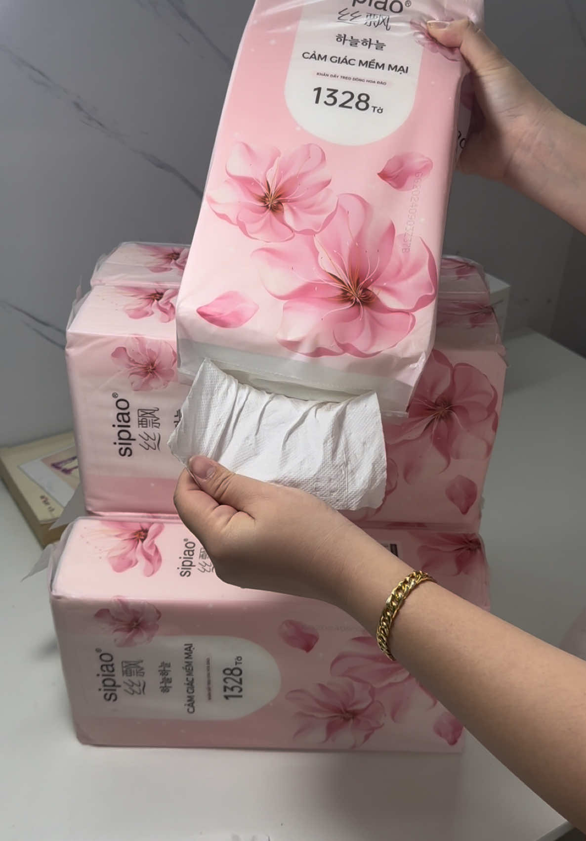 Màu đúng xinh luôn á mấy bà #khangiaytreotuong 