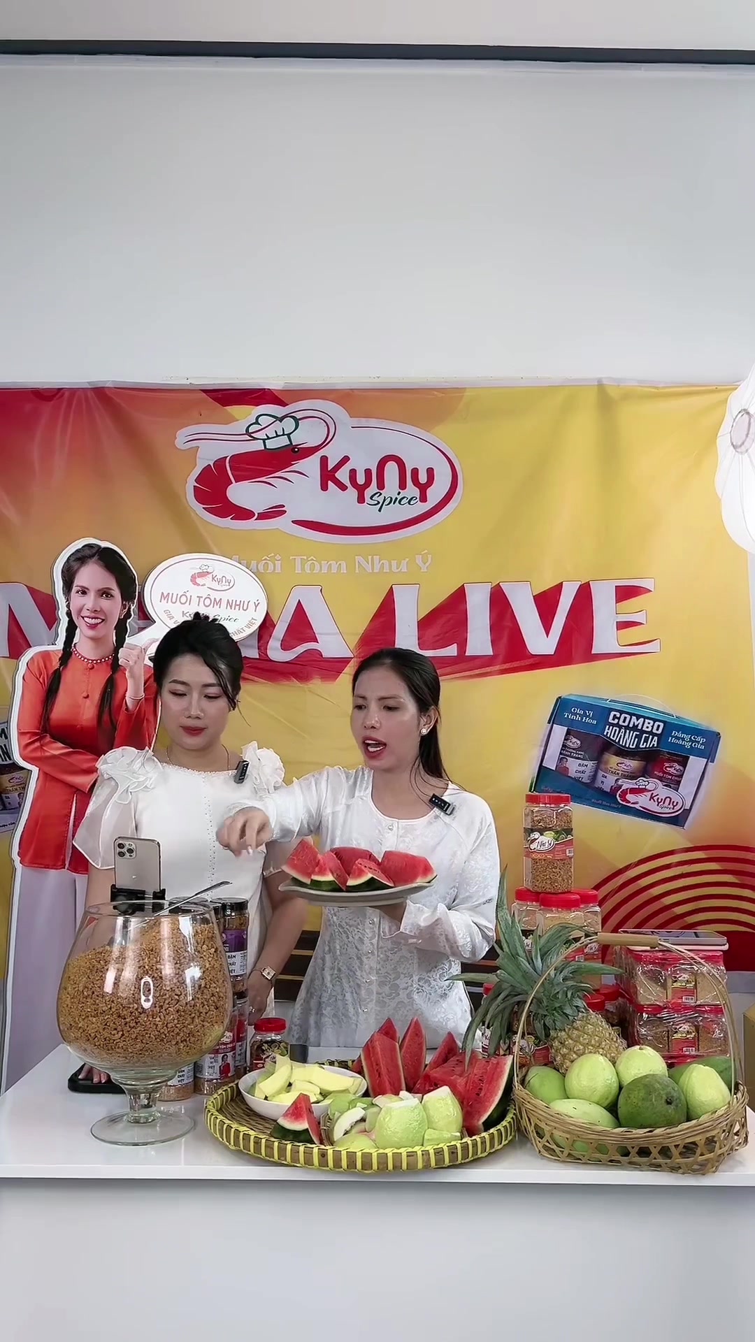 MEGA LIVE MỪNG SINH NHẬT TIKTOK SHOP !📦📦📦📦🎁🎁🎁🎁🤩🤩🤩🤩🚚🚚🚚🚚#batrummuoitomnhuy #muoitomnhuy #kynyspice #ancungtiktok 
