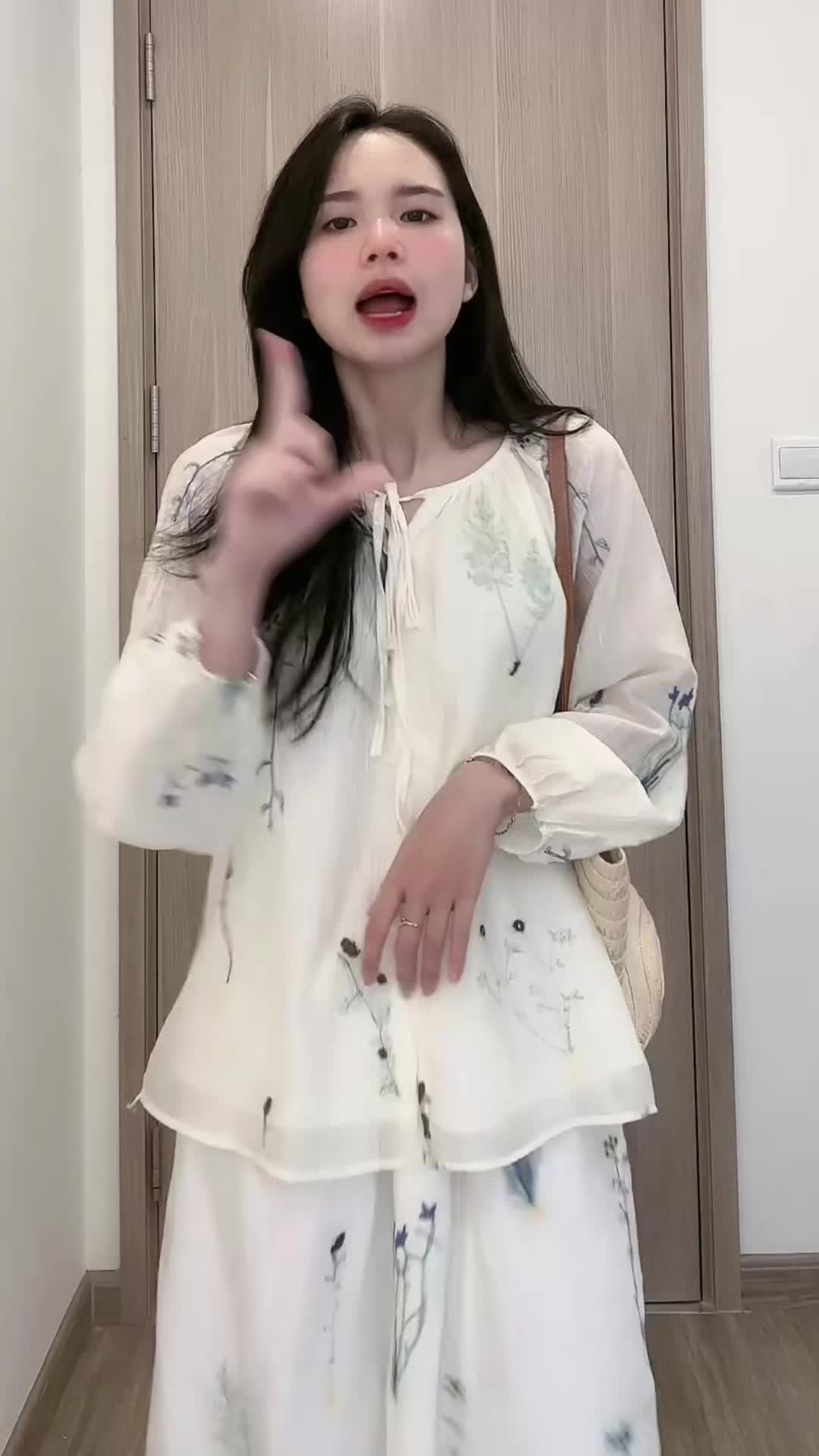 #setxinh #setxinhxinh #setquanaoxinh #quanaonu #quanaonuhottrend #thoitrang #thoitrangnu #vayxinh #vay #vaydichoi #vayditiec #vaydibien #tiktok #trending #xuhuongtiktok #xuhuong #lelienreview 