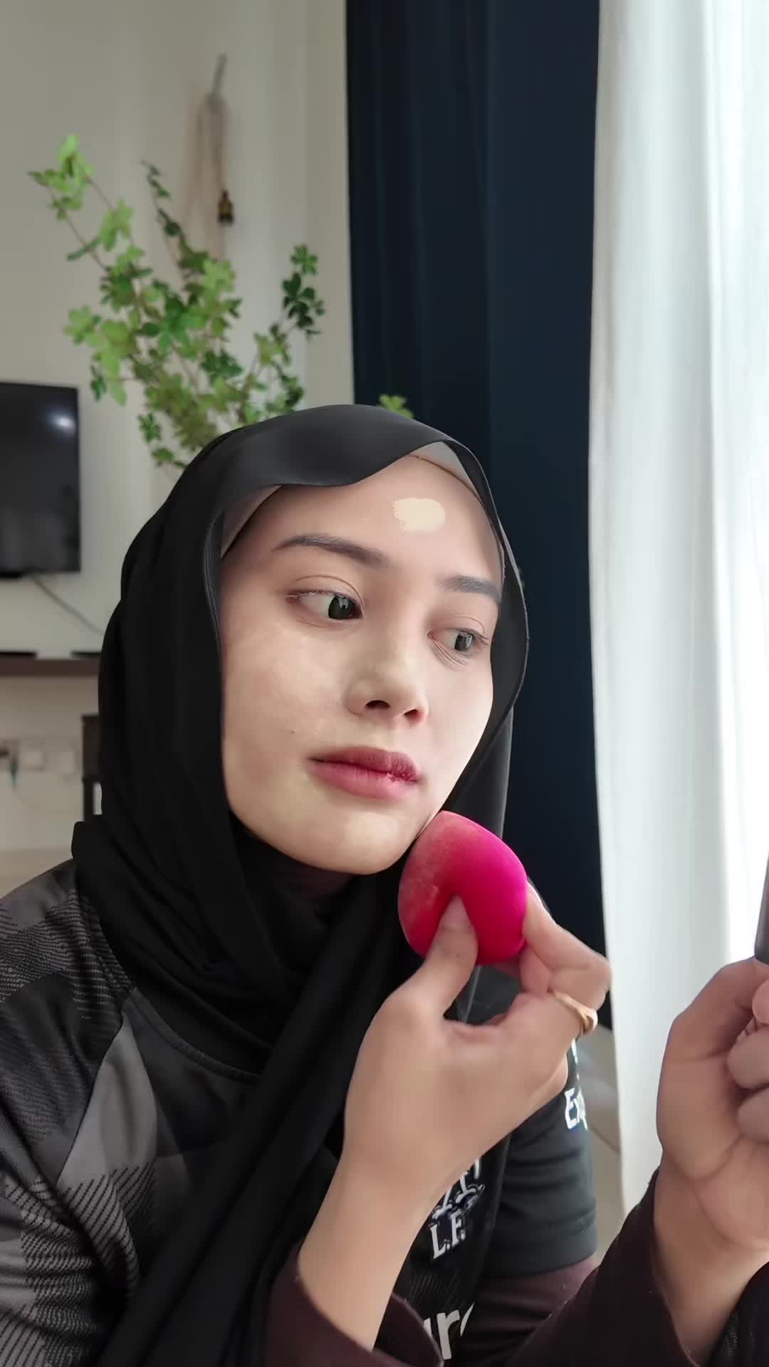 Dulu foundation asyik bercapuk, sekarang? Smooth macam filter 😚 #SHEGLAM #SHEGLAMMY #SHEGLAMprime&settingspray #primer @SHEGLAM Store MY 