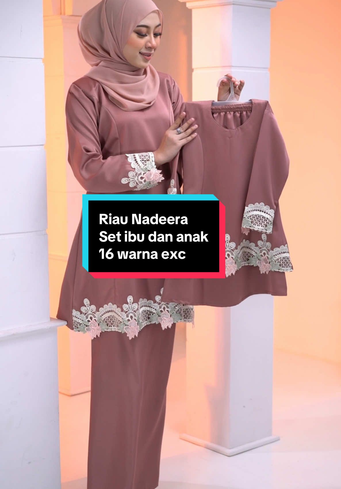 Hai syg semua 🤗 dh start cari baju raya ke tu? Jom beli set family, set couple dan set ibu anak dgn min exclusive..design syg cantik dan exclusive..material pun tip top anak suka ibu ayah pun gembira😘 #temaraya2025 #warnaviral #minexclusive #kurungviral #setibuanakmurah #setfamily #materialpremium #Riaunadeera 