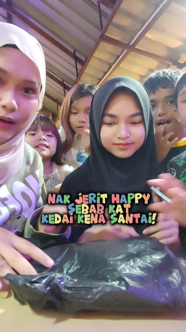 Ibu bukan sahaja tahu anak2 ibu suka apa.. Dgn anak2 buah sekali ibu tau dorg suka latiao tau.. #herrahayla #mykidsrmyworld #kidsbelike #housewifereallife #latiaosnack #halalfoodie 