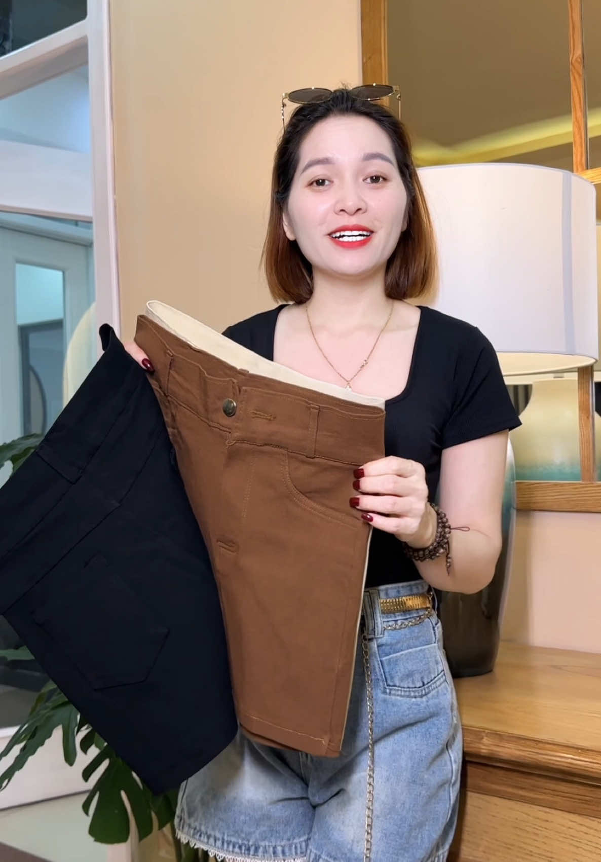 Chị em nào thích mặc áo dấu quần thì em này là chân ái nè 