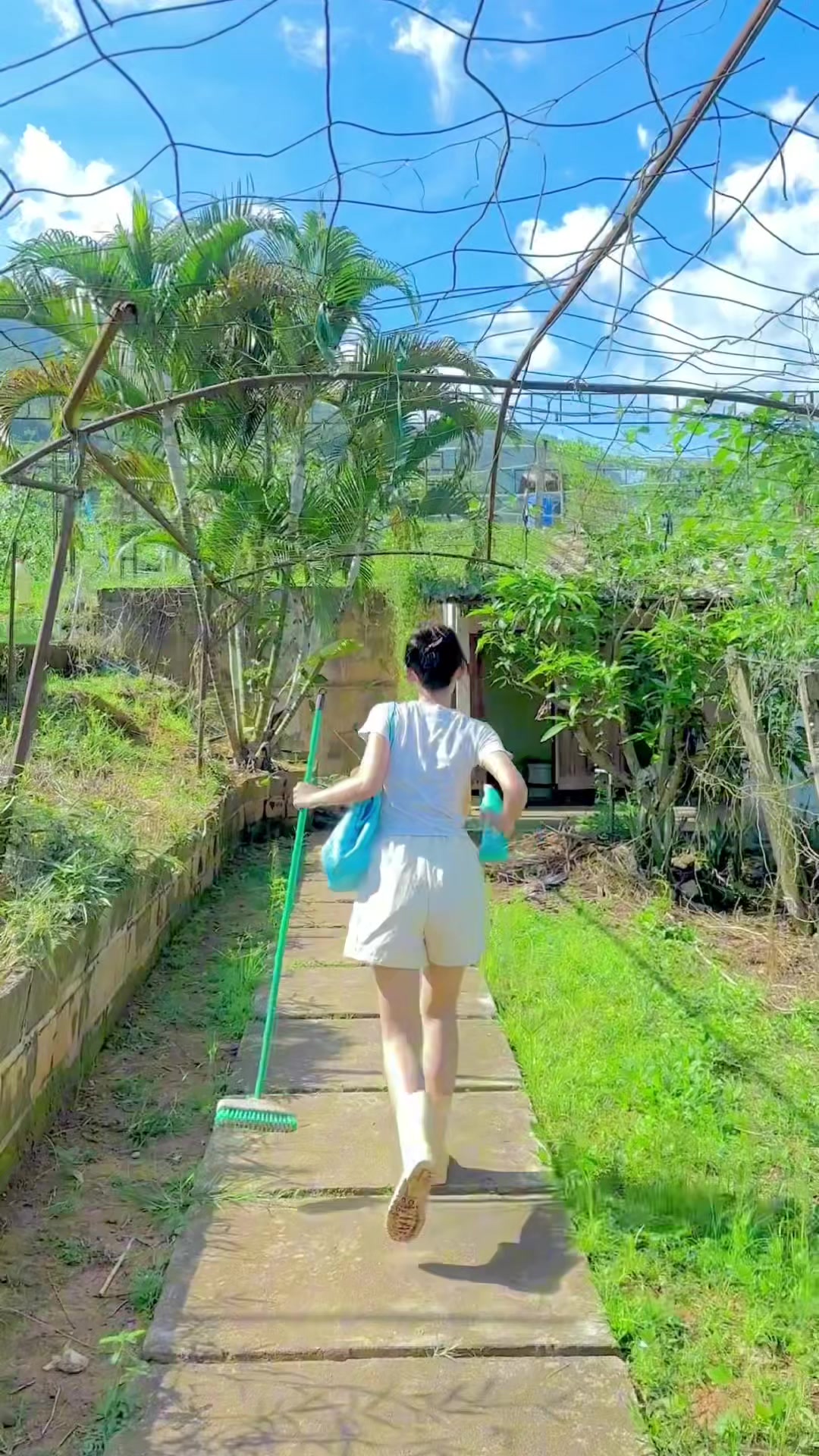 มาทำความสะอาดห้องน้ำหลังสวนกันค่า ✨💖🫶🏻 #logeski  #น้ำยาล้างห้องน้ำ#น้ํายาล้างห้องน้ําลังแห่งปี  #อาเมย์ชาวสวน  🌳🏡