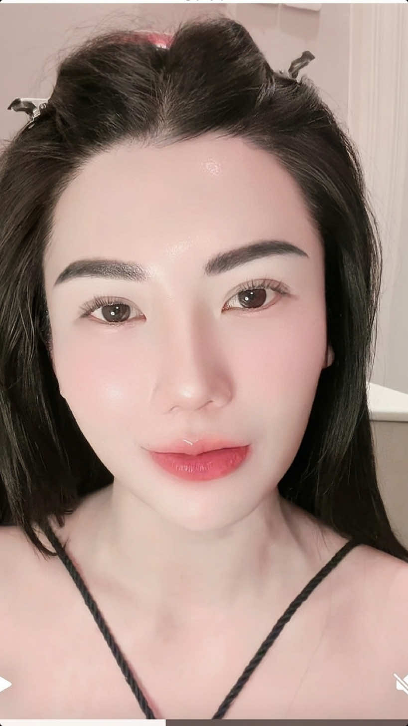 Trả lời @Mỹ Hân chị em mình như nhau rẻ hé 98k quê skin ra phiên bản này đã 