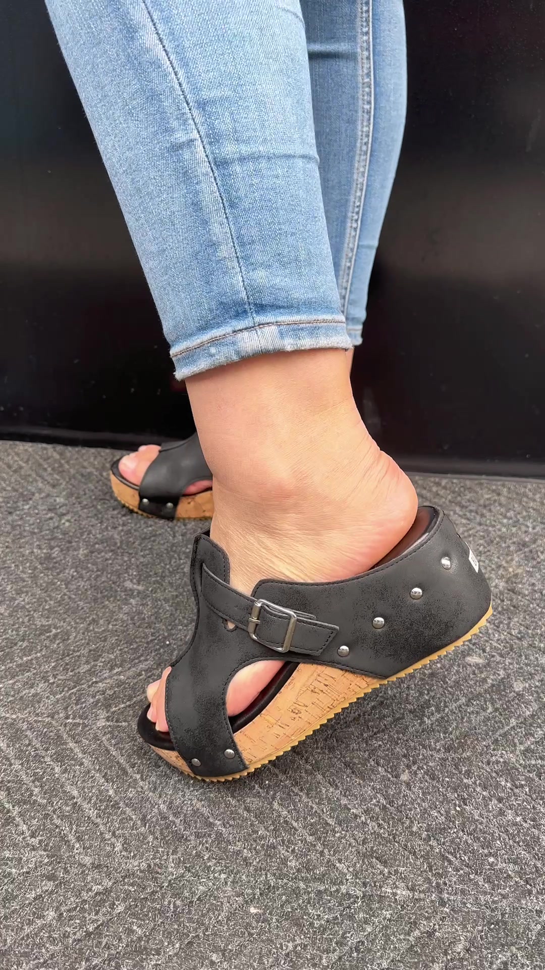 Super lightweight slip-on wedge sandal#viralshoes #trendyshoes #womenshoes #wedge #womenwedge #tiktokmademebuyit #TikTokShopLoveAtFirstFind #spotlightfind 