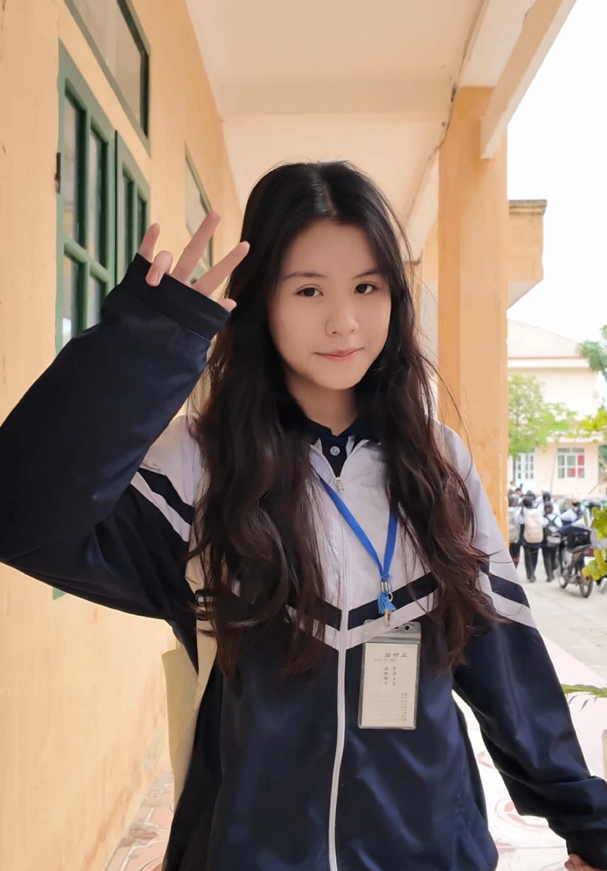 bác nào đang nghĩ là mùa này hong cần cấp ẩm thì dừng lại ngayyyy dùng kem dưỡng ẩm liền cho tui nếu hong mún mặt thành chảo dầu!!! #xiuling #vlog  #serumhatim #lorealparis #LorealparisPartner