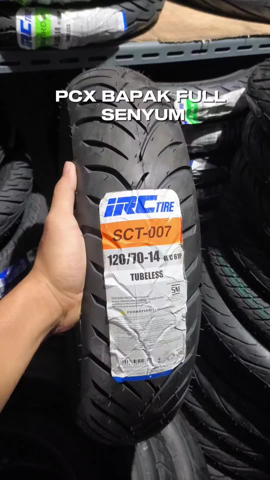 Bapak kalian kalo nyari ban buat PCX nya mending beliin ini, ini ban bawaan motor PCX 150 dan PCX 160 Merek IRC SCT 007 Tubeless #pcx #irc #banmotor #ban #wibgajian #pcx150 #pxc160 #pcxnew #banmotormurah #aerox #beat #vario #fyp 