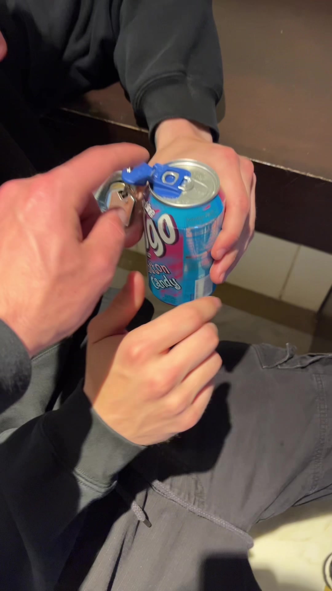 This can opener is amazing for girls with long nails or old people with arthritis/carpel tunnel syndrome. Can opener for the win. #canopener #canopenerhack #longnails #longnailsproblems #arthritis #arthritisrelief 