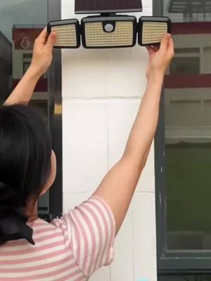 Solar motion sensor outdoors lights 💡 #solarlight #motionsensor #motionsensorlights #Outdoors #nightlight #lights #solarpower #garden #gardenlights #solar #spotlight #spotlightfinds #tiktokmademebuyit #fyp