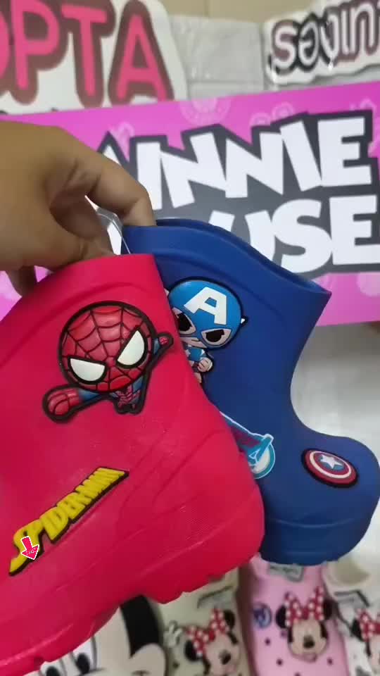 รองเท้าบู๊ตเด็กชาย สไปเดอร์แมน กัปตันอเมริกา เท่ห์  เบา ใส่สบาย ลุยแบบ อเวนเจอร์ หล่อเลยครับ #โรงงานรองเท้าOPTA #แบรนด์แท้OPTA #รองเท้าแตะเด็ก #รองเท้าเด็กผู้ชาย #รองเท้าเด็กผู้หญิง #รองเท้าสไปเดอร์แมน #ชุดเด็กสายแฟ #รองเท้าบู๊ตเด็ก 