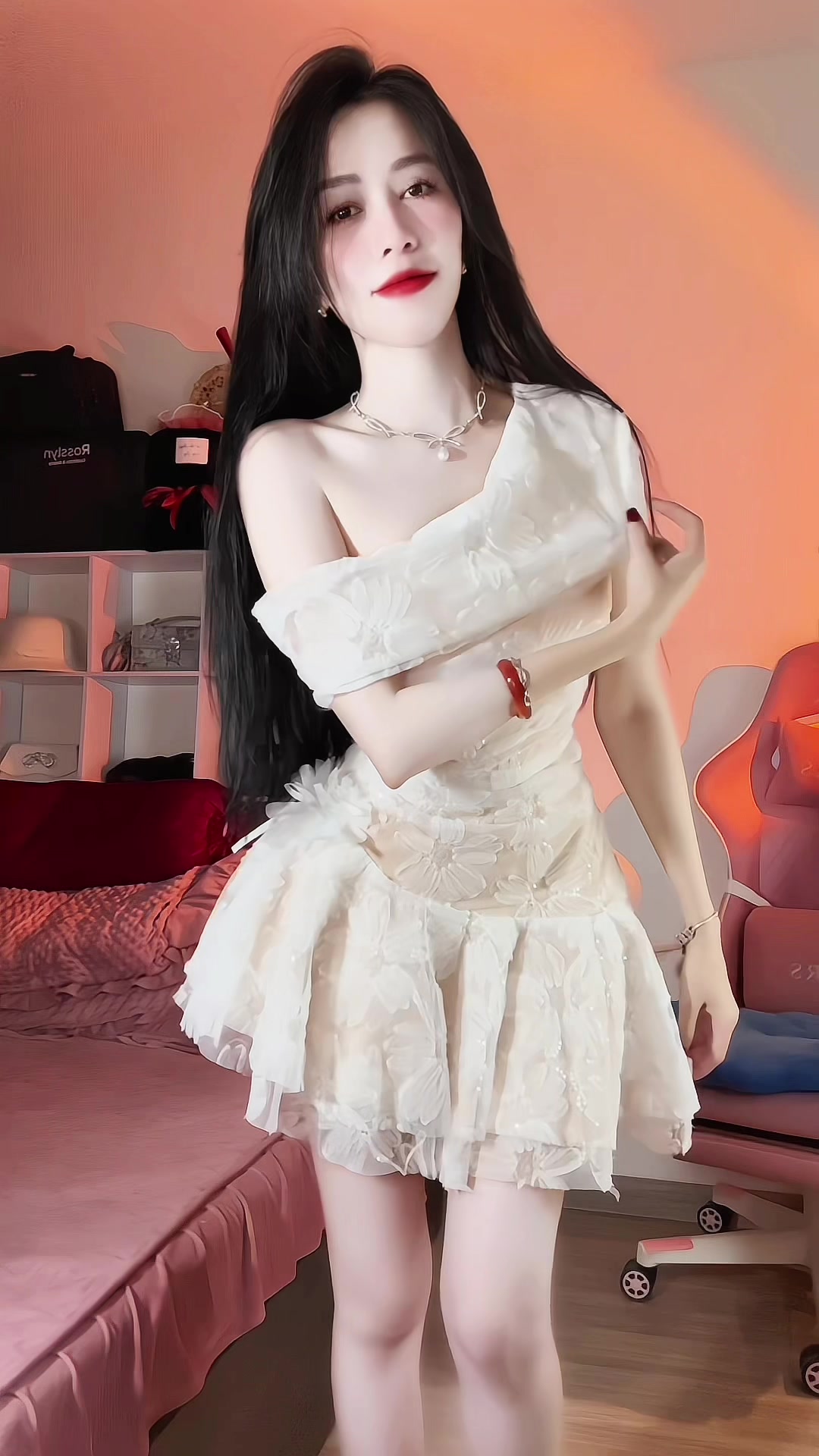 Lên liền không lại hết nữa 😤#sarahduonglive #sarahduongreview #sarahduongvlog #damtiec #vaytiec #wedding #party #outfit 