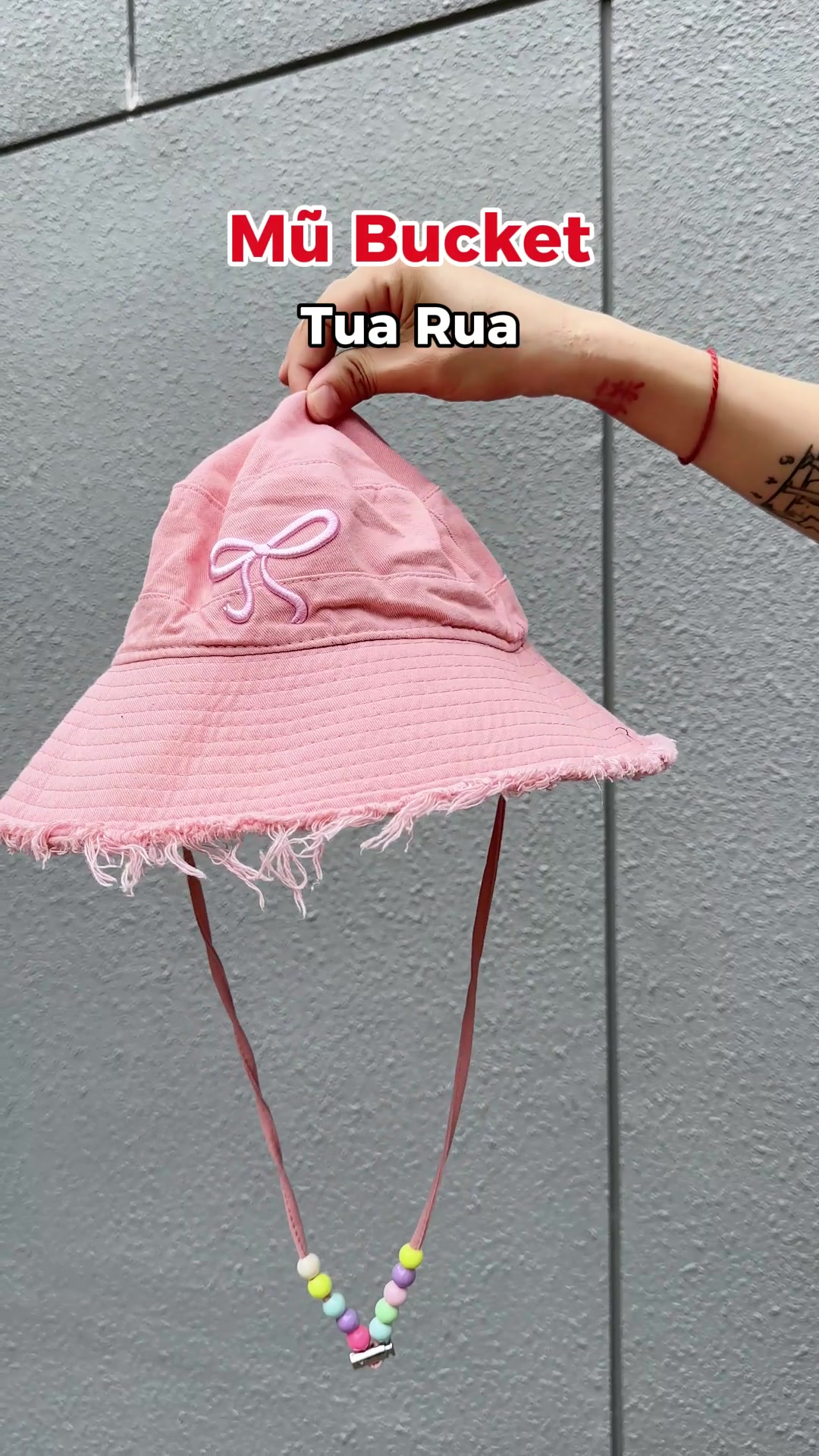 Mũ bucket tua rua phiên bản dây quai đính hạt mua ngay chưa người đẹp 👉🏻 #muataitiktokshop #jussyofficial #jussy #nón #fyp #mũbucket #mũvànhtròn #summervibes ☀️👒👙🏄‍♂️🏖️🌊🏝️