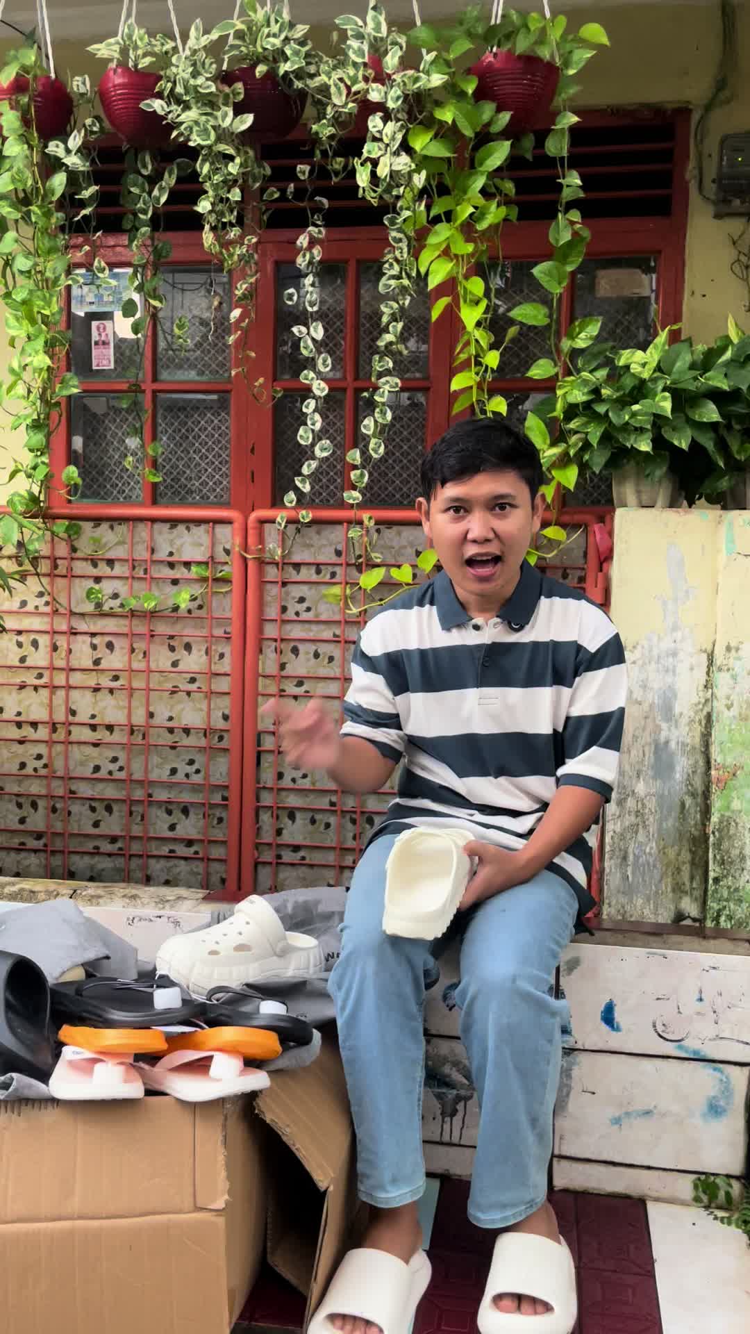 Jadi mau yang mana? Oh iya jam 8 malam jangan lupa join live aku exlclusif Posee !!