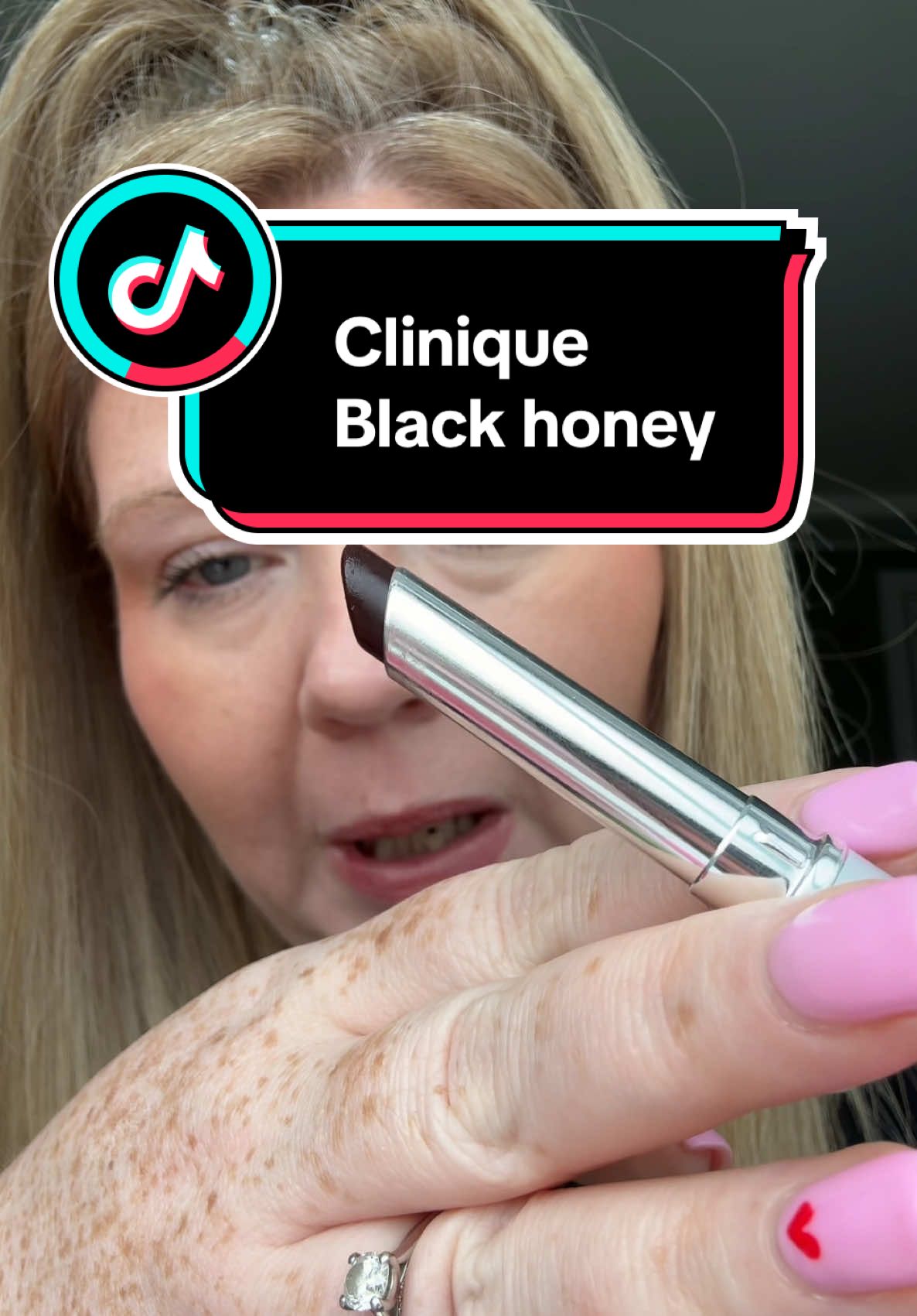 Clinique black honey #lipstick #makeup #makeuptips #clinique #blackhoney #lipbalm #viralproducts #beauty #cliniqueblackhoney #review 