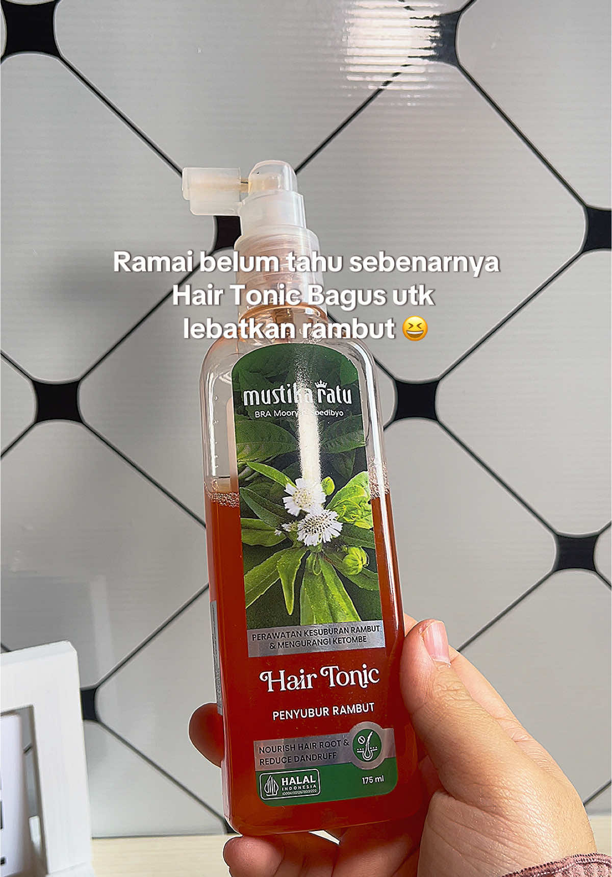 Ramai lagi belum tahu hair tonic ni boleh mambantu melebatkan dambut 😆 #hairtonic #hairtonik #hairtonicmustikaratu 