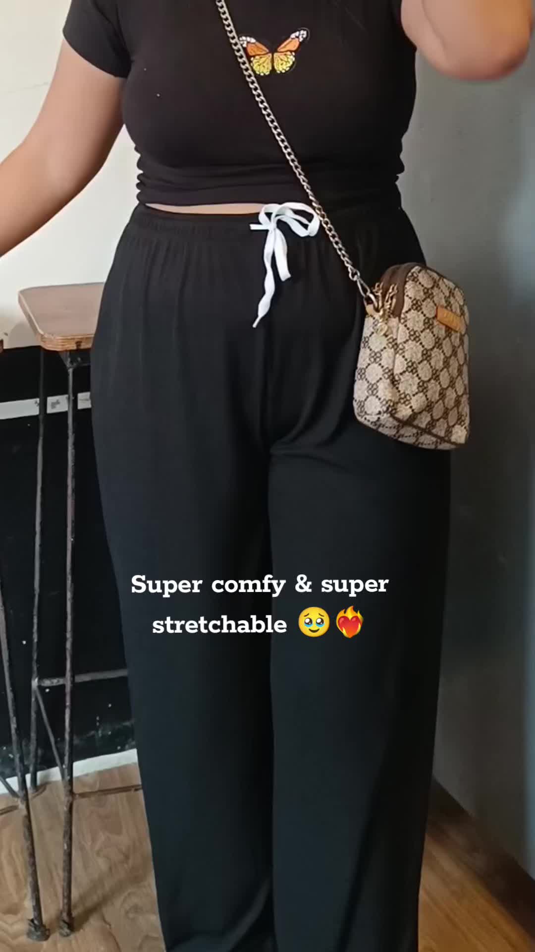 acccckkk!! super ganda ng quality ng telaaa!! 😭🤬 super stretchable and comfy suotin huhu MAGALIT KAYO SAKIN KUNG HINDI!! 😭 #comfypants #stretchablepants #widelegpants #squarepants #knittedpants #pants 