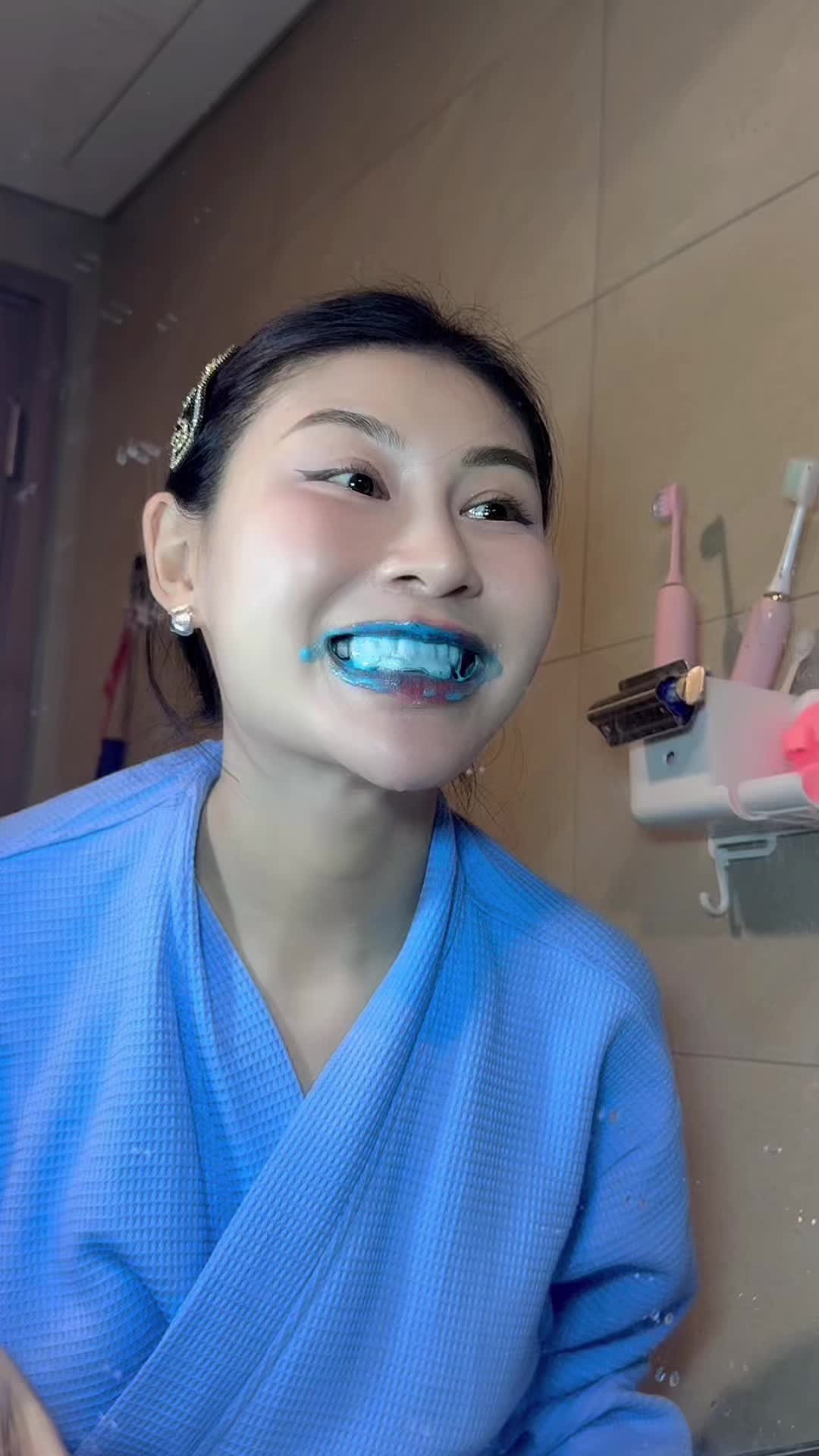 Răng bị ố vàng muốn trắng nhanh🦷 thì thử ngay CloseUp nha, răng thật răng sứ răng niềng đều nên sử dụng nè. Quá tuyệt vời 👌🏻 #closeupvn #closeupwhitenow #closeupphotography #HợpTácCùngUnilever #TàitrợbởiUnileverViệtNam 