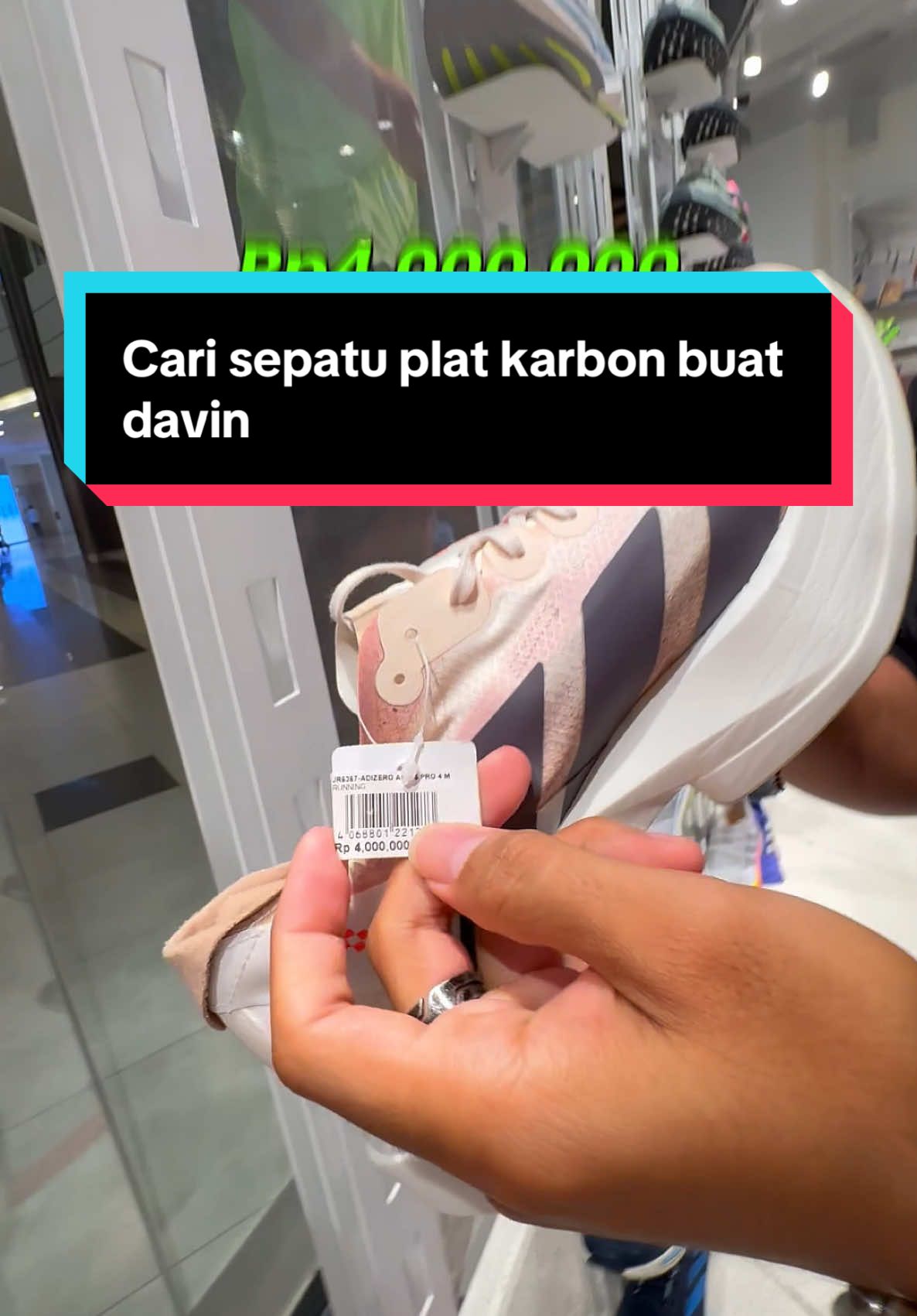 Membalas @farhnnnnn___ Ke Jakarta cuma buat nyari sepatu plat karbon buat Davin soalnya udah pernah bilang mau nyari sepatu plat karbon😭😭