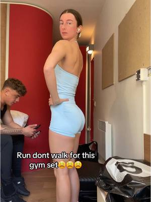 For reference i am 5’5 55kg and got a size small!🩵  (Ignore the creep in the back) #foryou #foryoupage #gymclothes #dfynedupe #tiktokmademebuyit