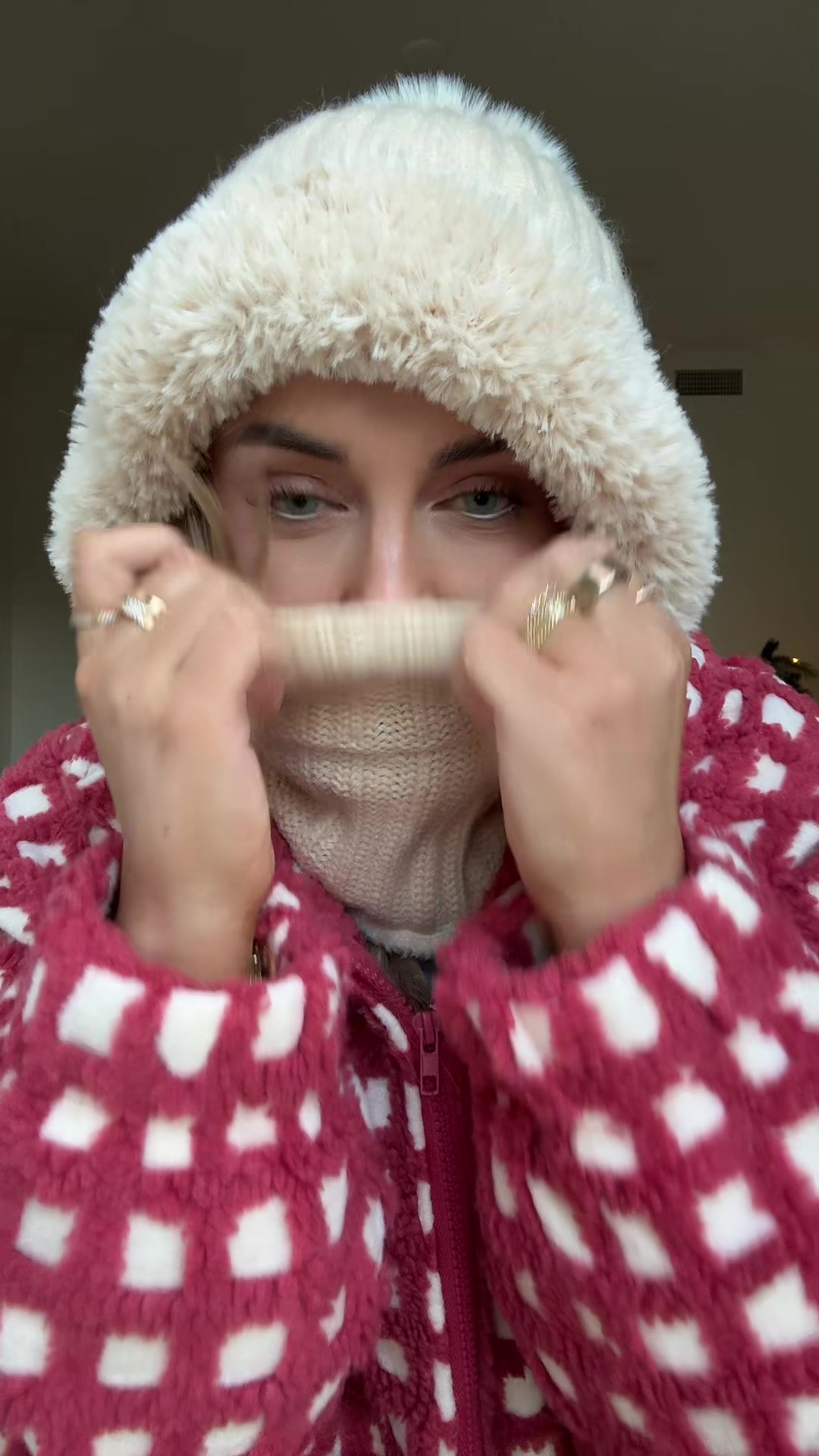 I need some more pattern ones too because this is my winter fit lol 😂😂 #winterhacks #winterhat #snowoutfit #snowhacks #winterfashion 