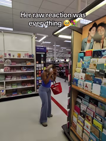 ALL OF THE women in my family are going to love this thoughtful card 🥹 #motherslove #mothersdaycard #mothersdaygiftideas 