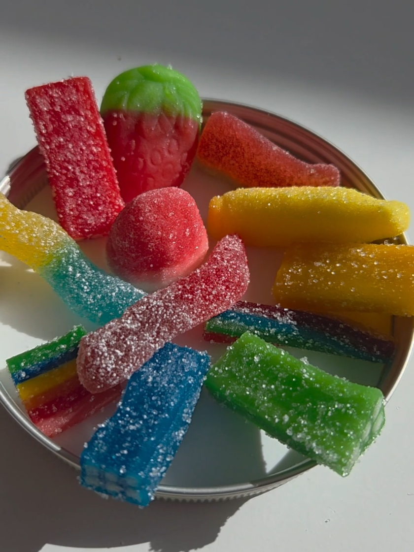 Bunte Dose Süßigkeiten von Miralinas Halal sweets  @MiralinaHalalSweets *werbung #miralinashalalsweets  #fyp  #süßigkeiten  #werbung   #halalsweets 